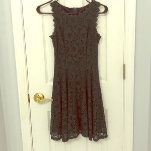 Sleeveless green lace dress